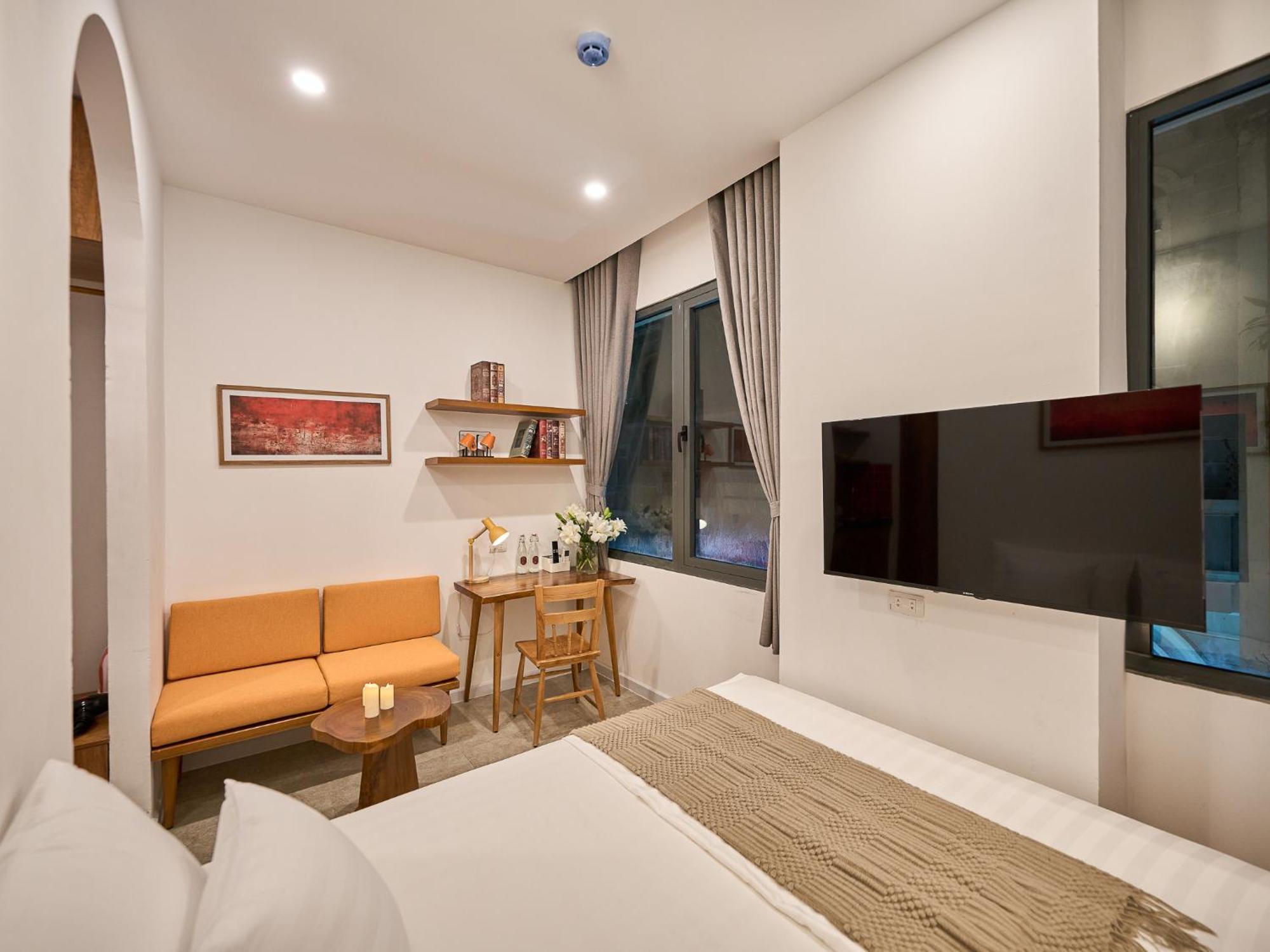 Horizon Bui Vien Retreat - Exclusive Rooftop & Poolside Relaxation Apartment *