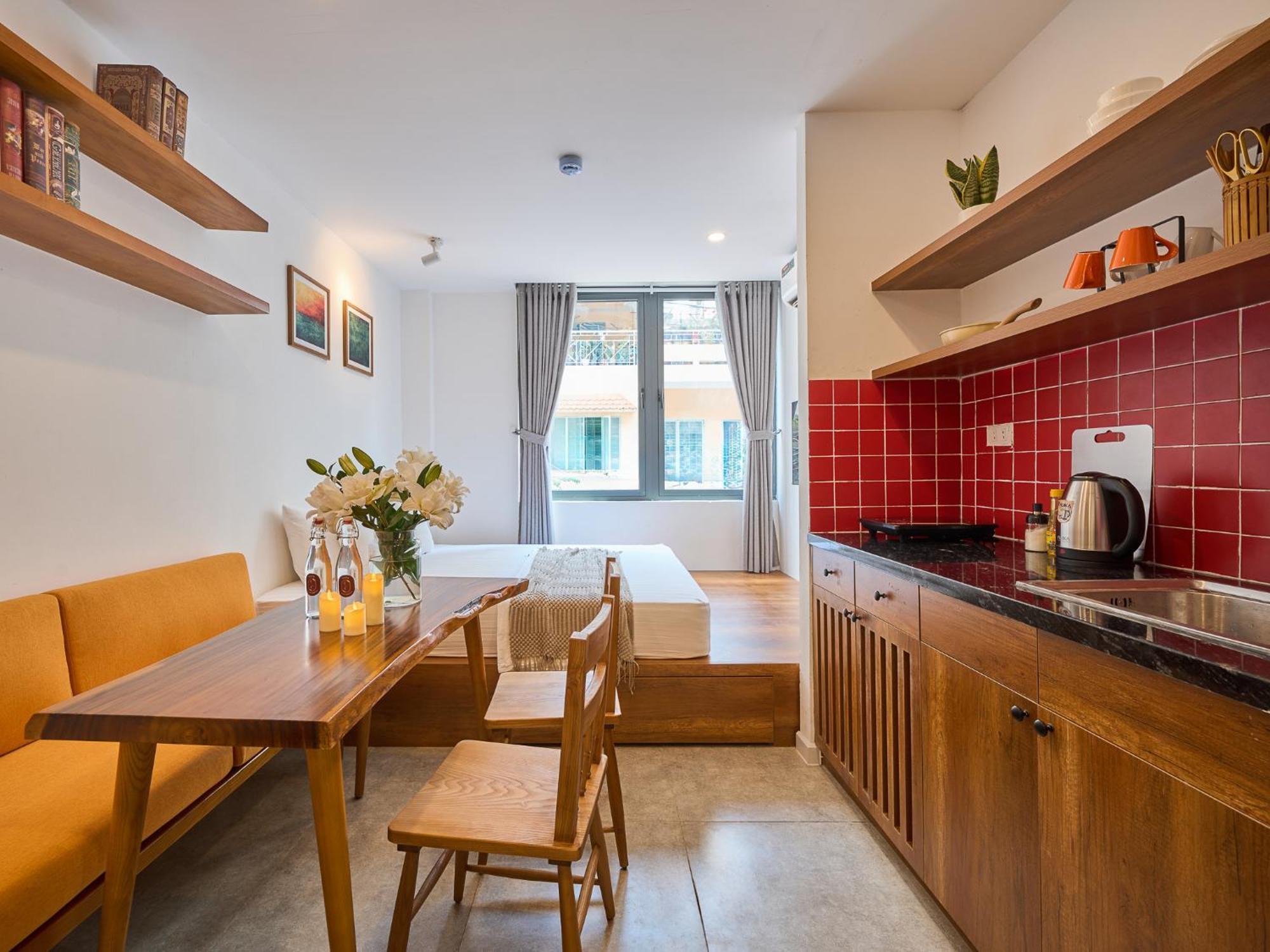 Horizon Bui Vien Retreat - Exclusive Rooftop & Poolside Relaxation Apartment Ho Chi Minh City