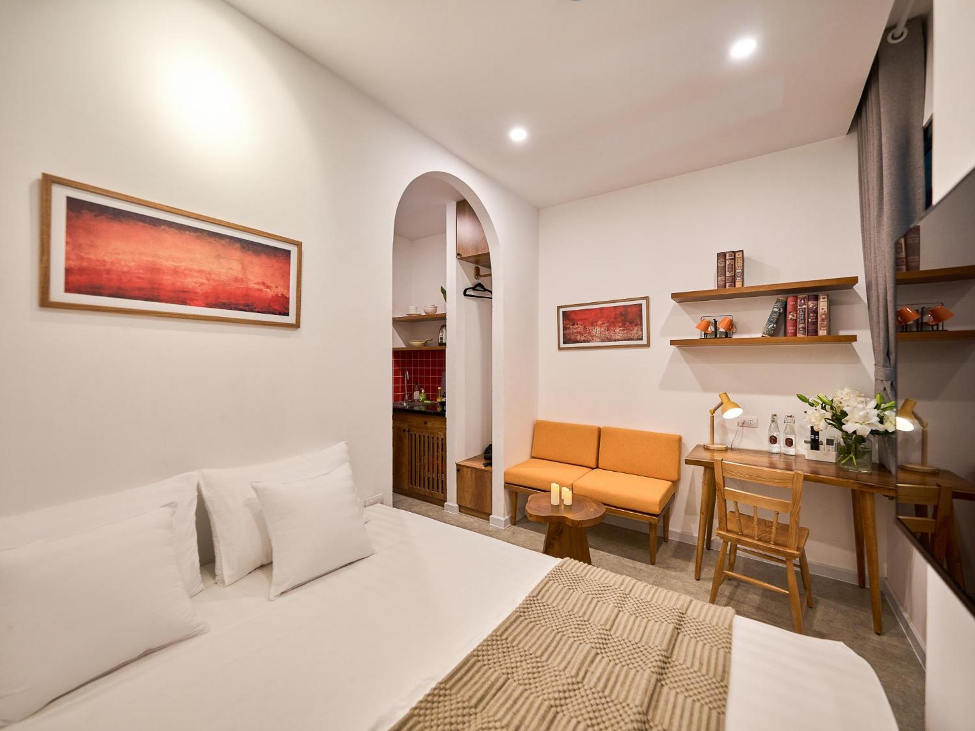 Horizon Bui Vien Retreat - Exclusive Rooftop & Poolside Relaxation Apartment *