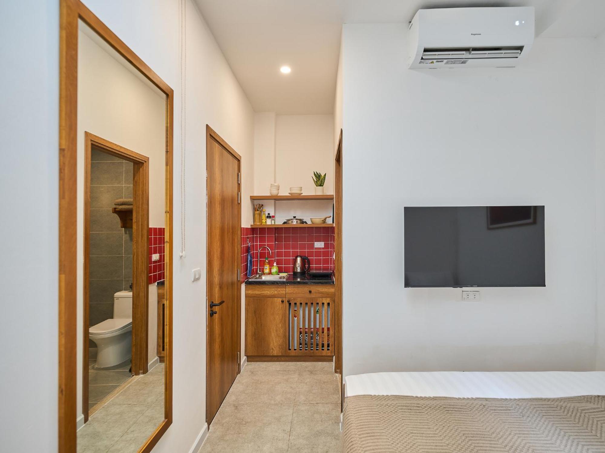 Apartment Horizon Bui Vien Retreat - Exclusive Rooftop & Poolside Relaxation *