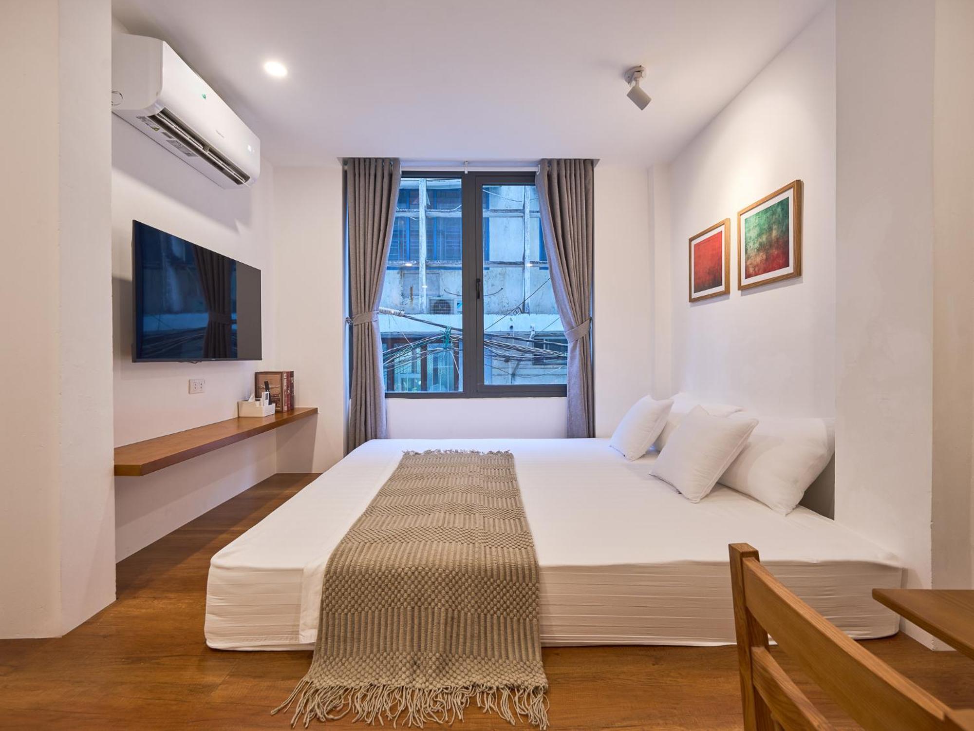 Horizon Bui Vien Retreat - Exclusive Rooftop & Poolside Relaxation Apartment *