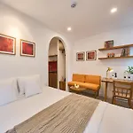 Horizon Bui Vien Retreat - Exclusive Rooftop & Poolside Relaxation