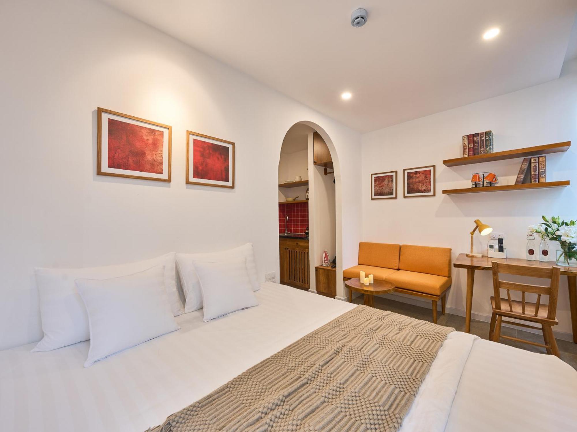 Horizon Bui Vien Retreat - Exclusive Rooftop & Poolside Relaxation