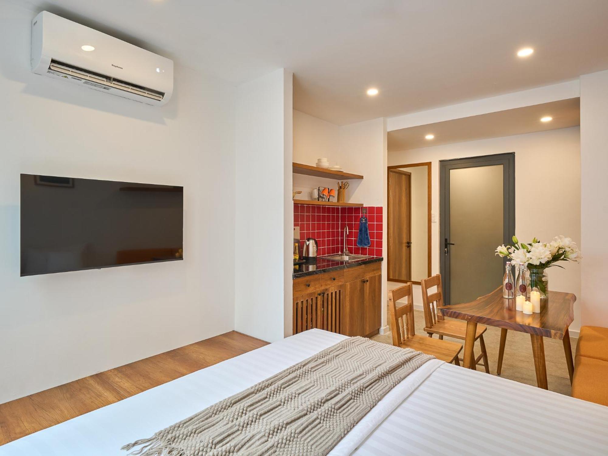 Căn hộ Horizon Bui Vien Retreat - Exclusive Rooftop & Poolside Relaxation *