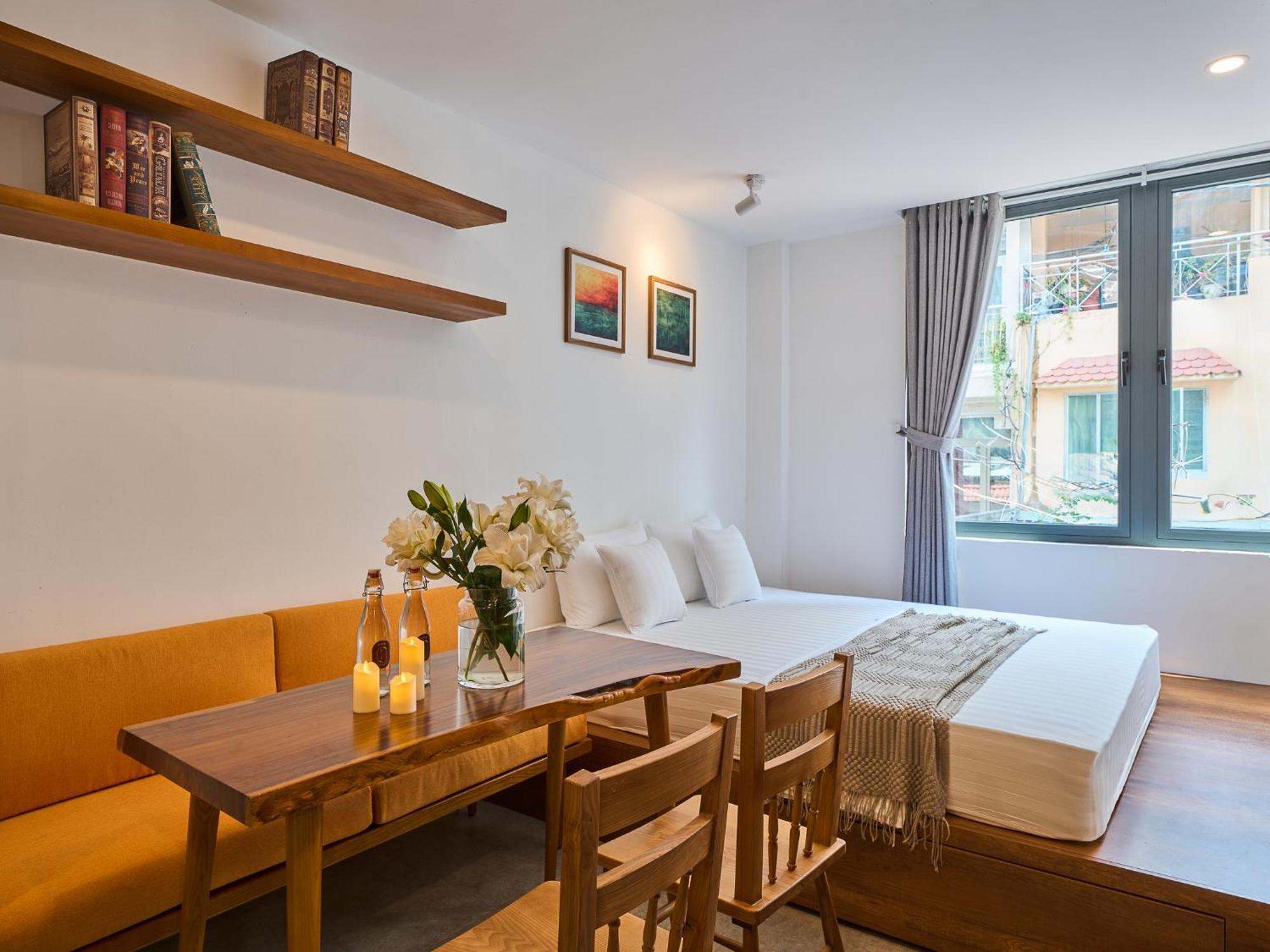Horizon Bui Vien Retreat - Exclusive Rooftop & Poolside Relaxation