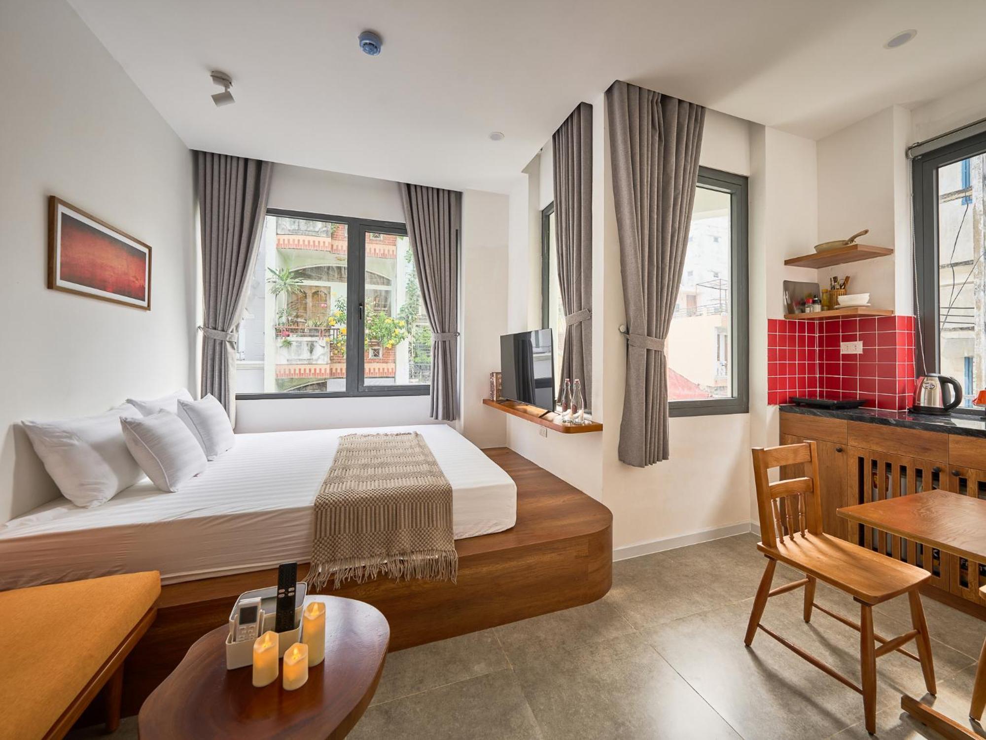 Căn hộ Horizon Bui Vien Retreat - Exclusive Rooftop & Poolside Relaxation *