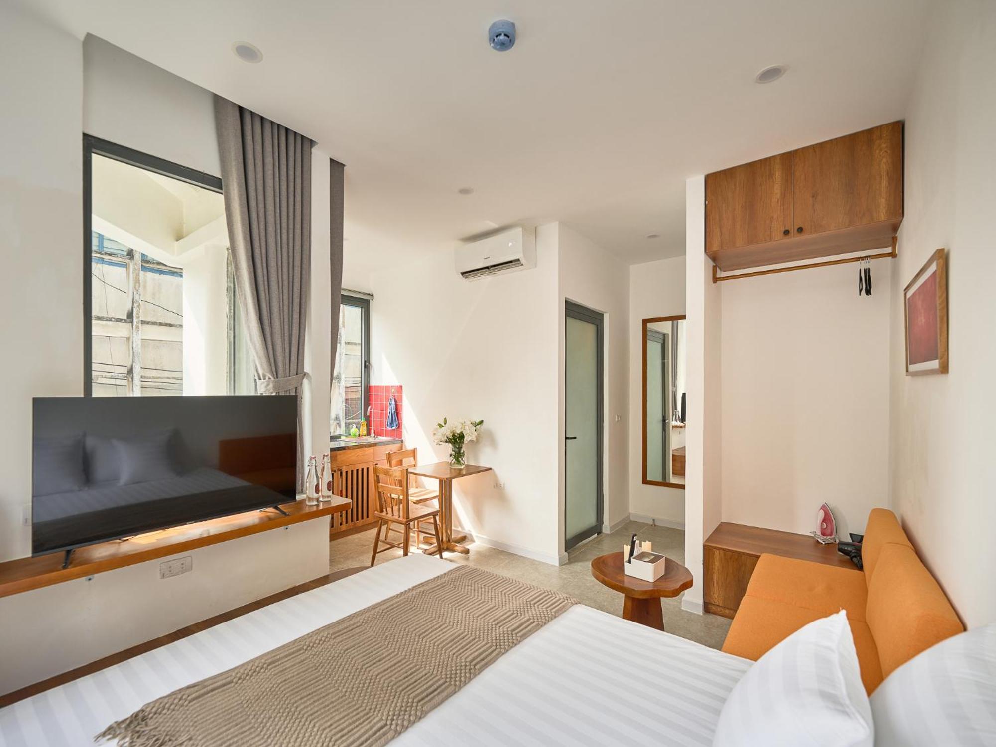 Horizon Bui Vien Retreat - Exclusive Rooftop & Poolside Relaxation