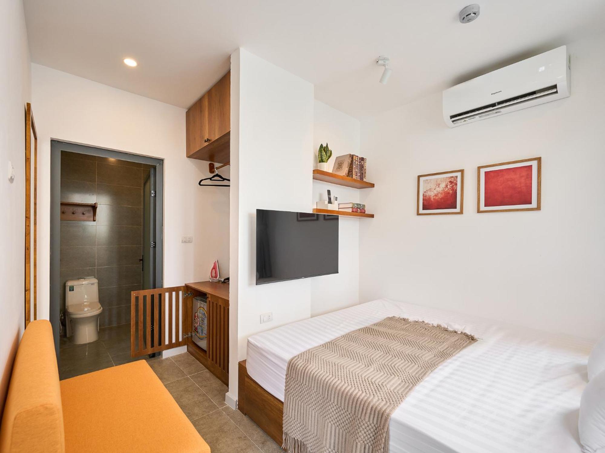 Horizon Bui Vien Retreat - Exclusive Rooftop & Poolside Relaxation