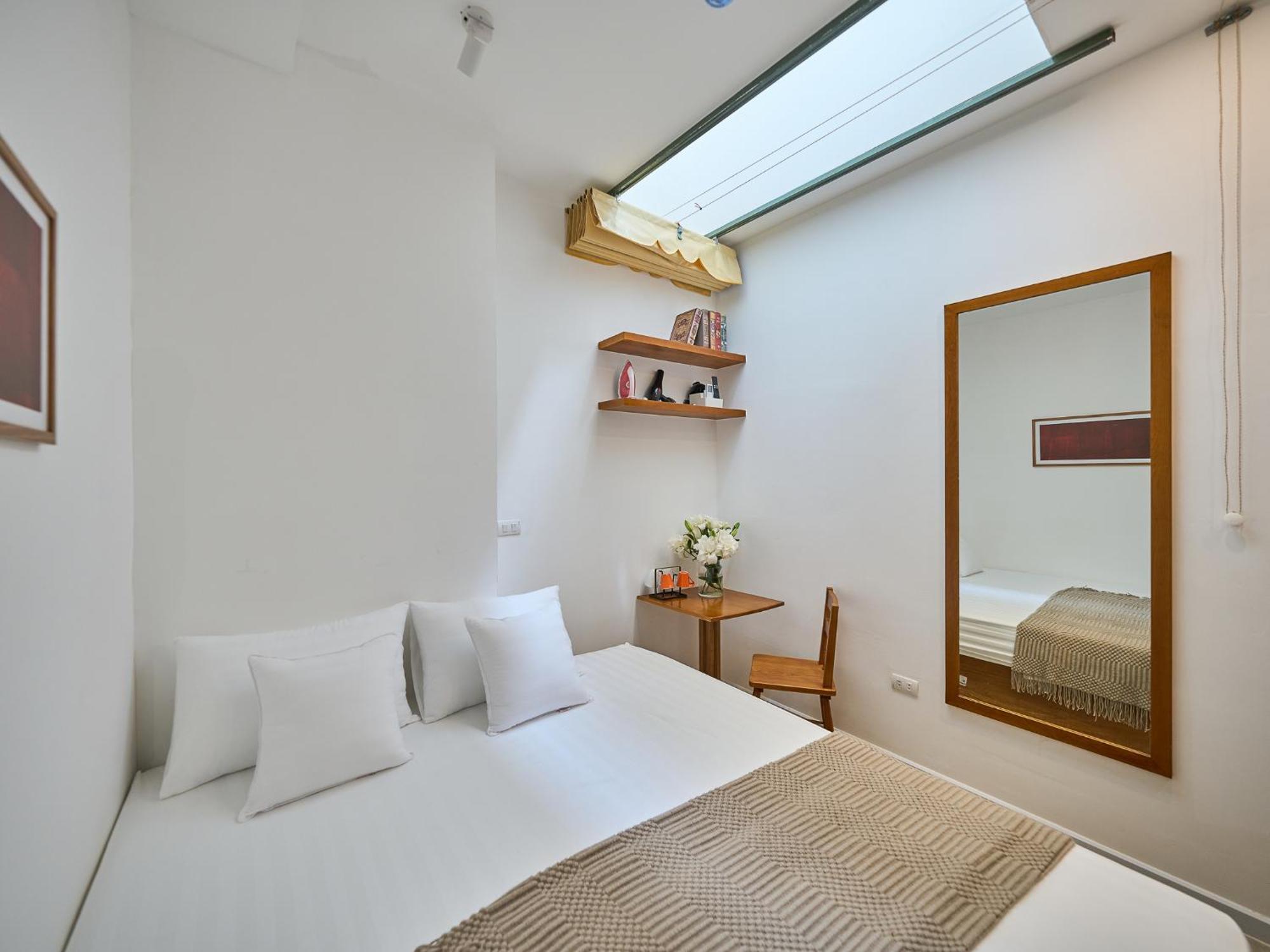 Horizon Bui Vien Retreat - Exclusive Rooftop & Poolside Relaxation