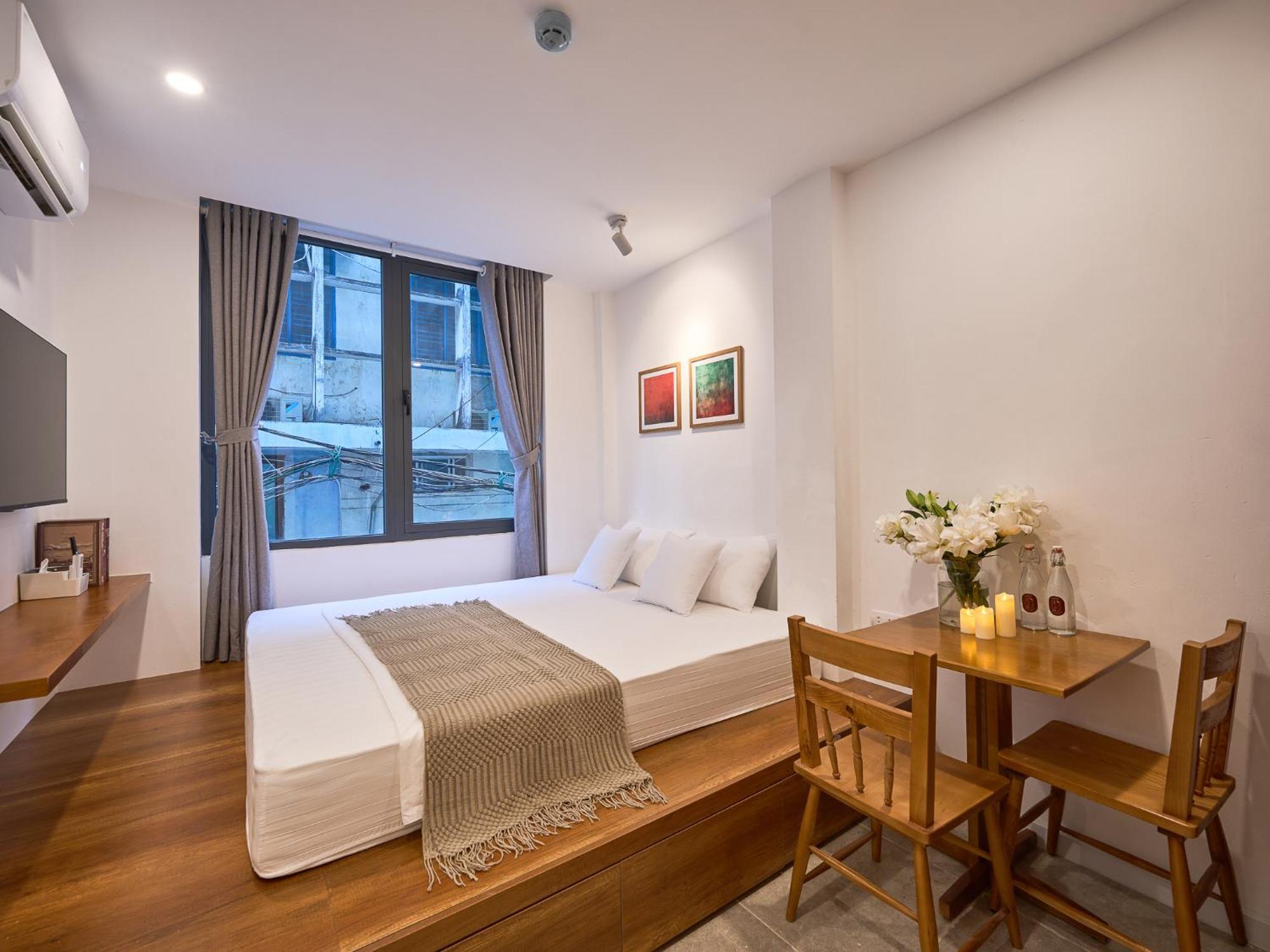 Horizon Bui Vien Retreat - Exclusive Rooftop & Poolside Relaxation