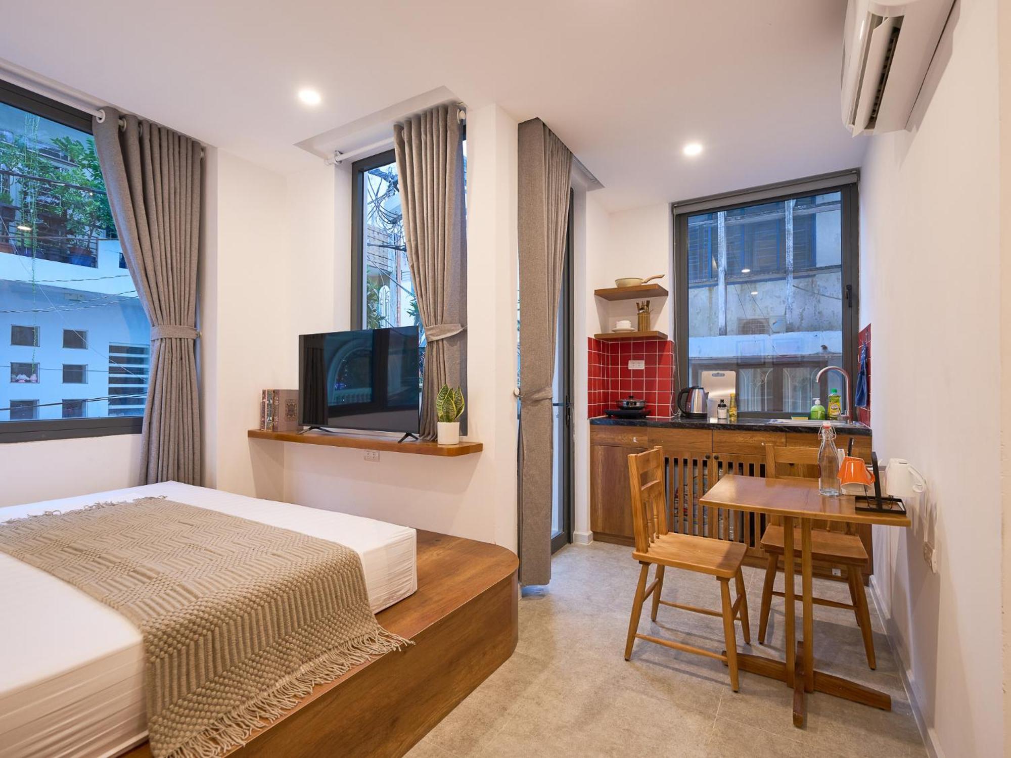 Horizon Bui Vien Retreat - Exclusive Rooftop & Poolside Relaxation