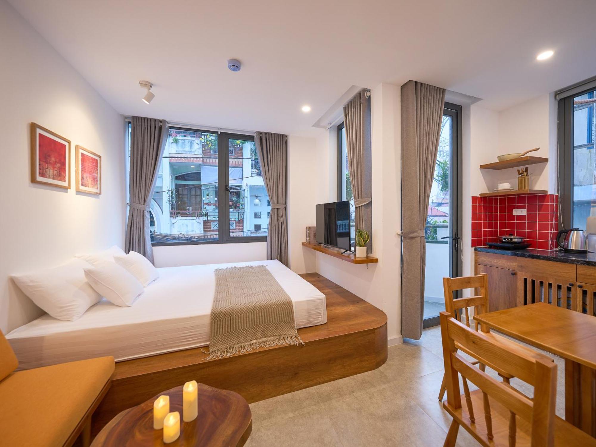 Horizon Bui Vien Retreat - Exclusive Rooftop & Poolside Relaxation