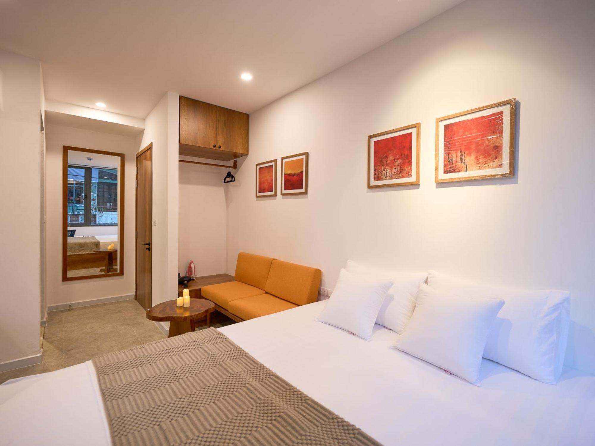 Horizon Bui Vien Retreat - Exclusive Rooftop & Poolside Relaxation *